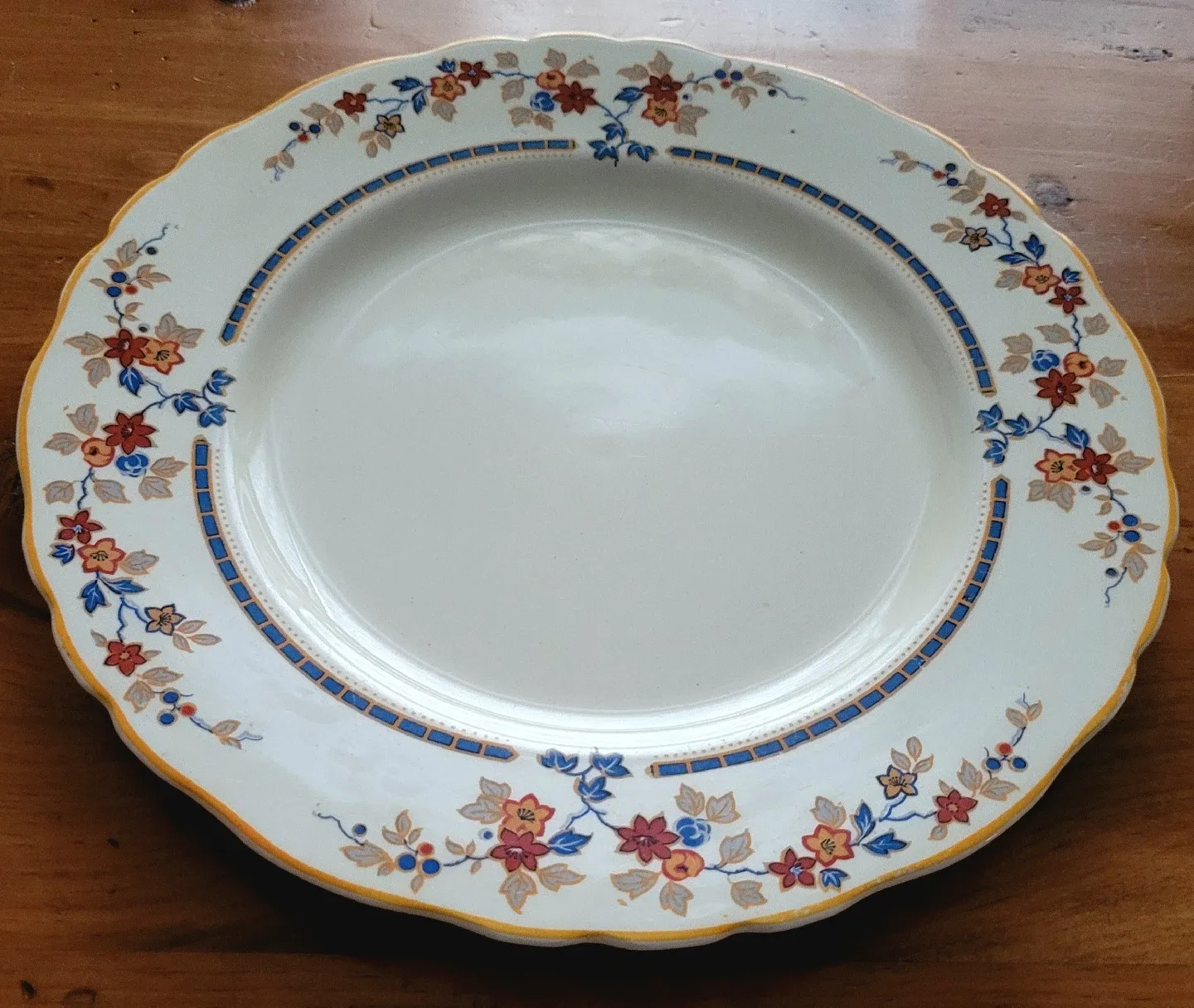 Wedgewood of England Clayton Pattern 9.5" Cake Plate image indicator(2)