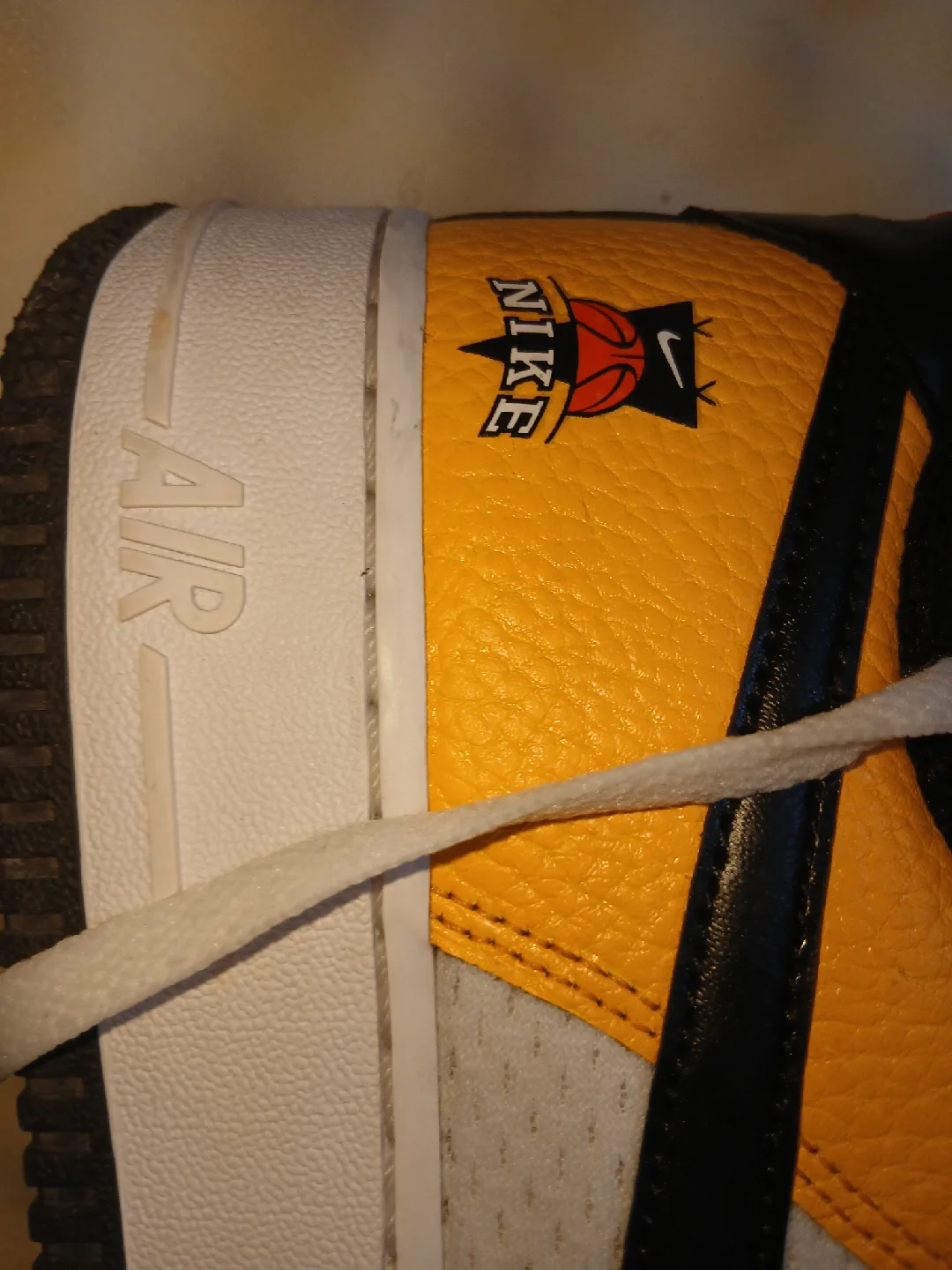 Nike Air Force 1 - Yellow/Black image indicator(5)