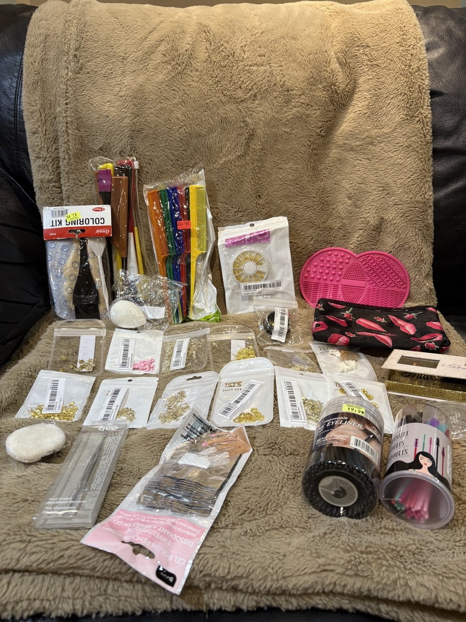 Mixed Lot of Beauty & Hair Accessories - photo 2