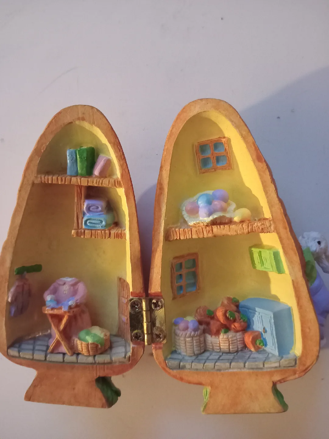 Vintage Carrot House Figurine image indicator(2)