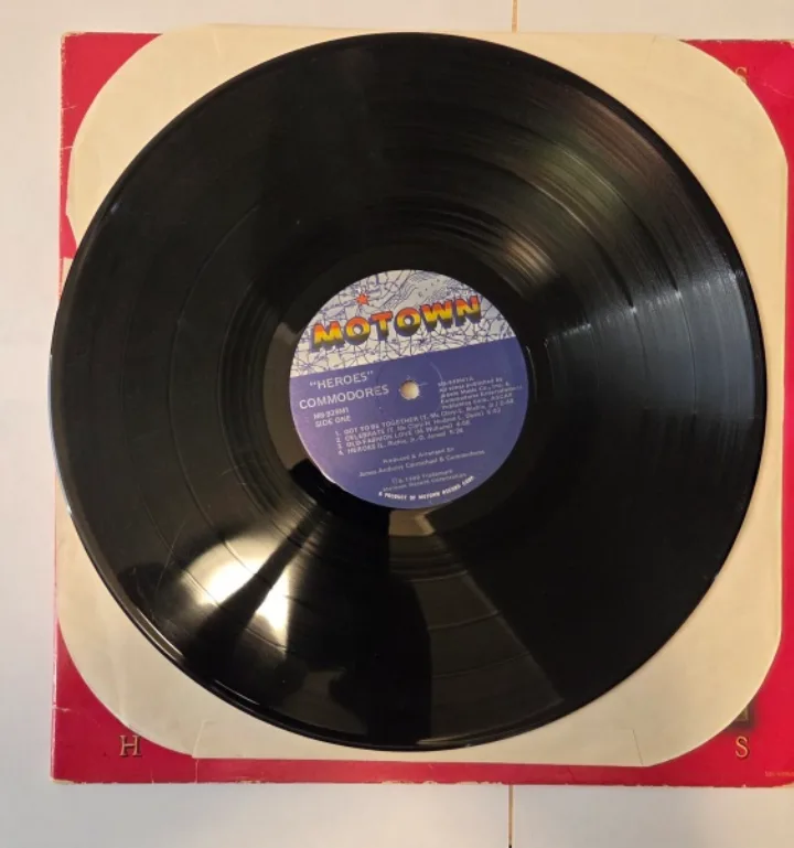 Commodores Heroes Vinyl Record image indicator(5)