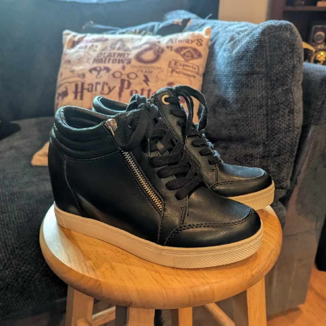 Black platform sneakers - Size 8 image indicator(3)