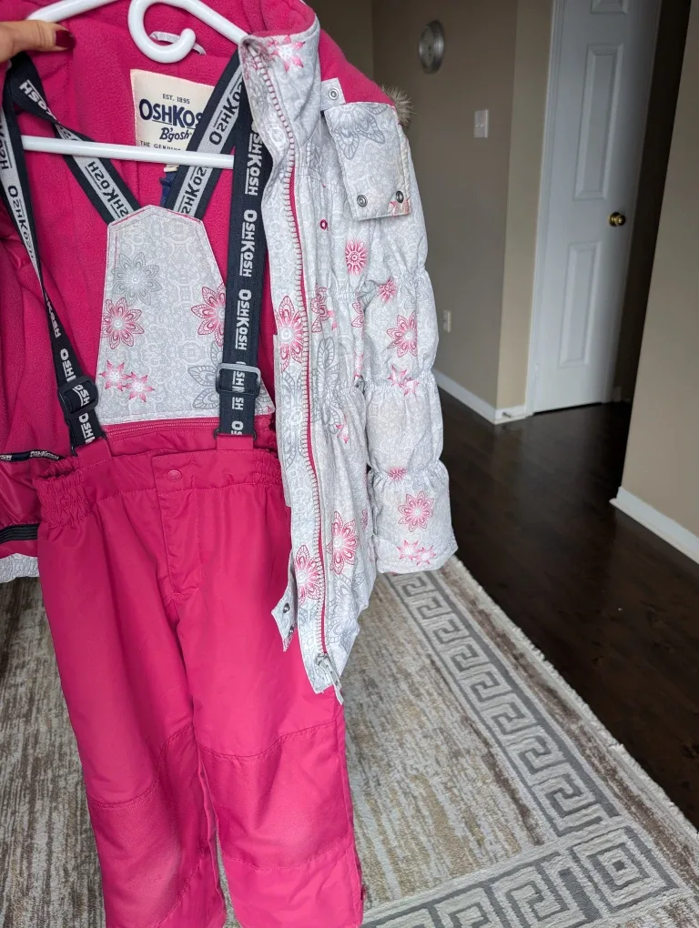 OshKosh Snowsuit - Size 8 image indicator(2)