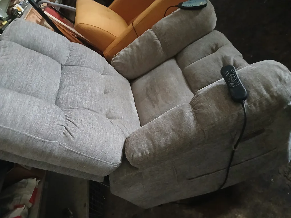 RECLINER AND EXORCICE BIKE thumbnail