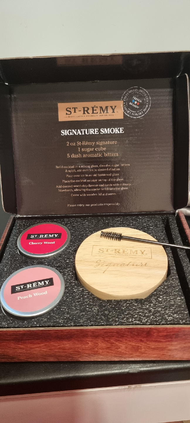 NEED TO GO!!! St-Rémy Signature Cocktail Smoking Kit