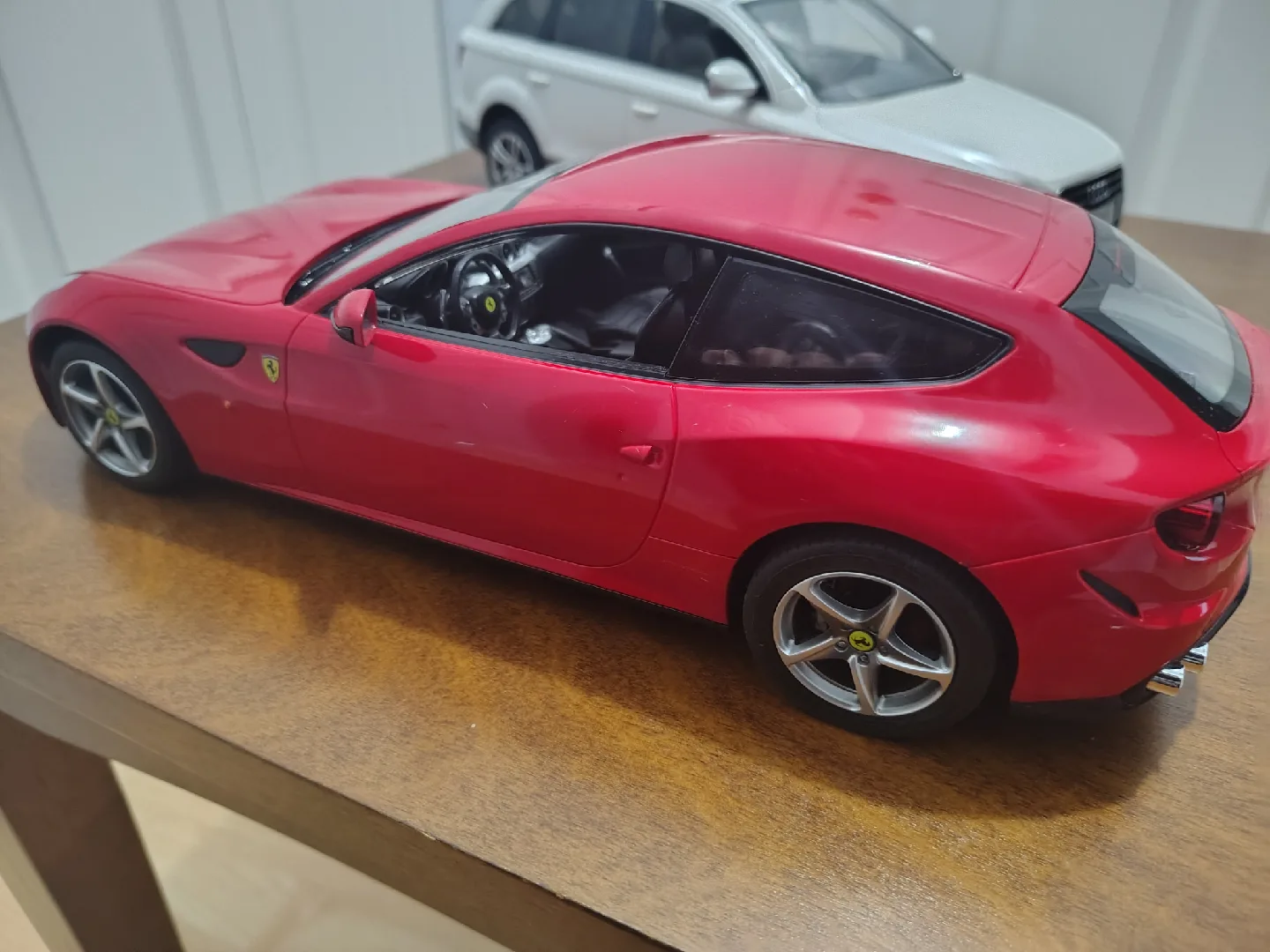 Ferrari & Audi Q7 Diecast Car Models image indicator(3)