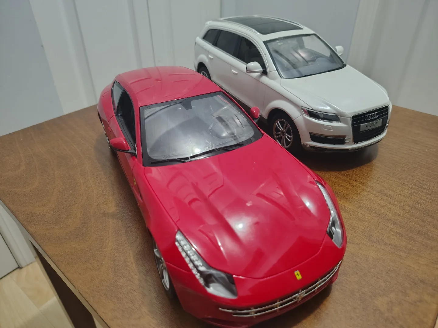 Ferrari & Audi Q7 Diecast Car Models image indicator(4)