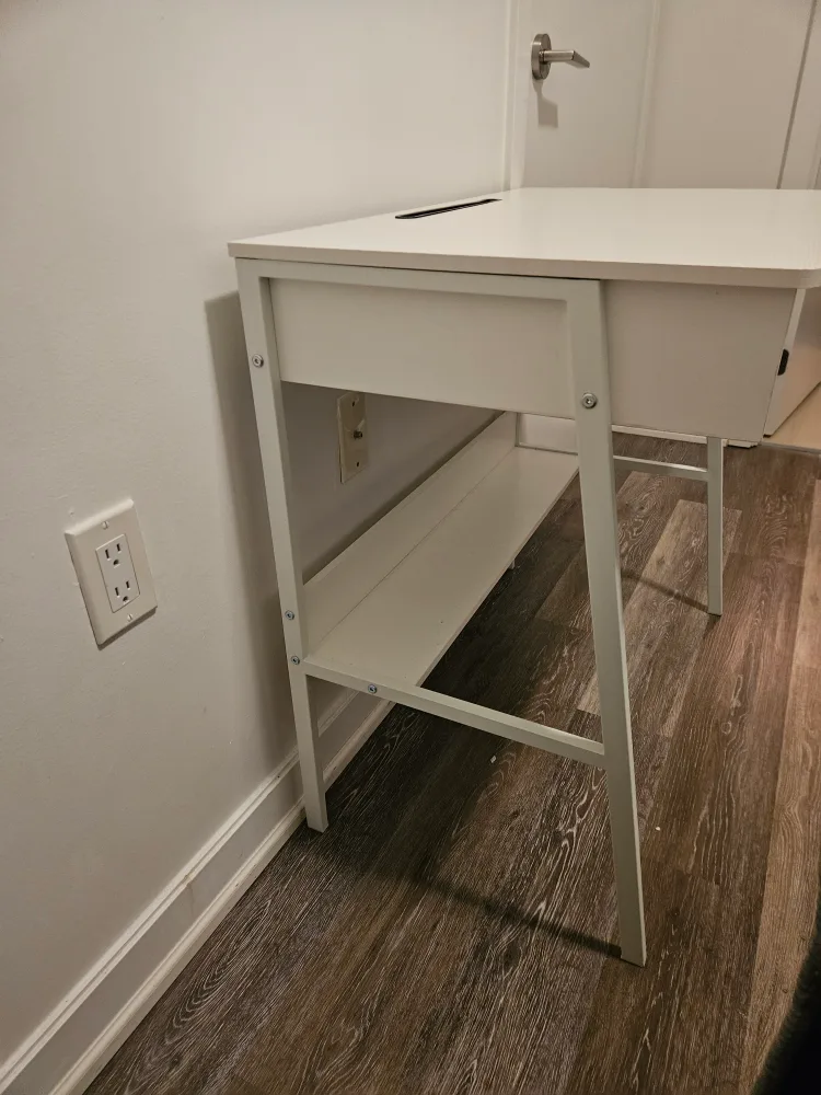 White Desk for Sale image indicator(2)