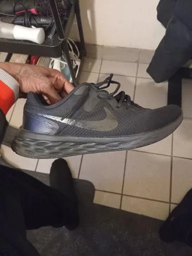 size 11 nike thumbnail