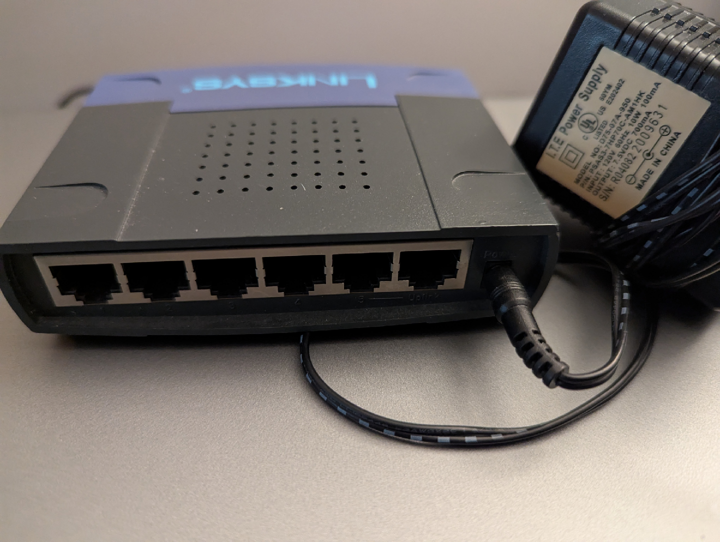 Linksys ZX55W 10/100 5-Port Workgroup Switch - photo 2