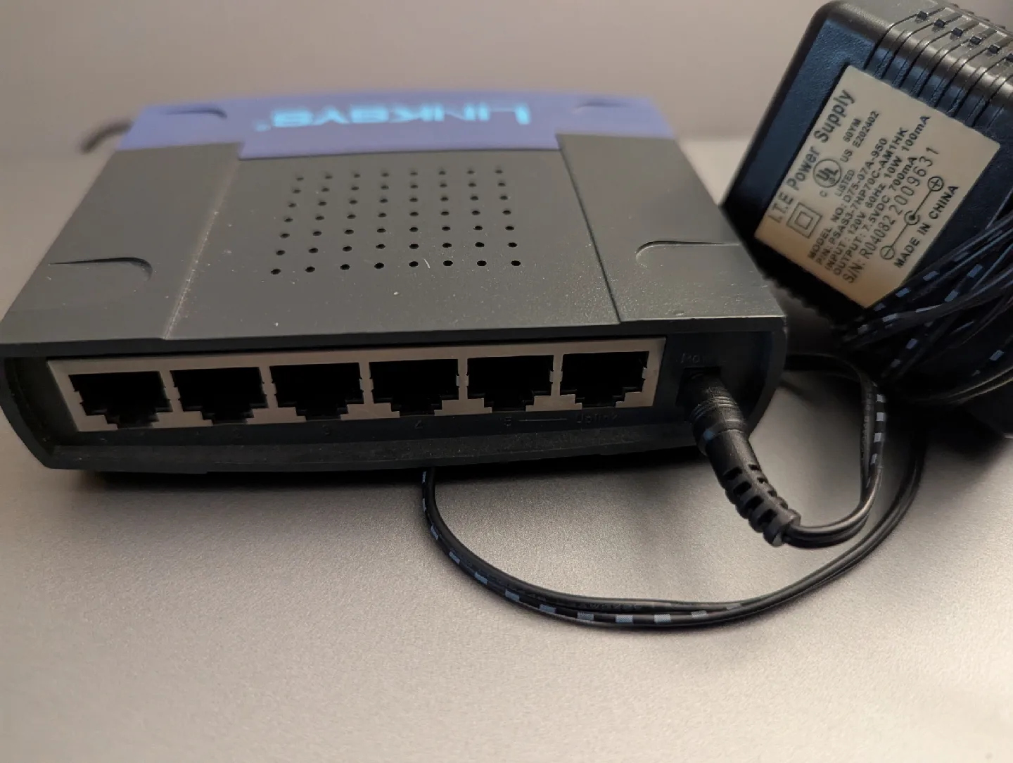 Linksys ZX55W 10/100 5-Port Workgroup Switch image indicator(2)
