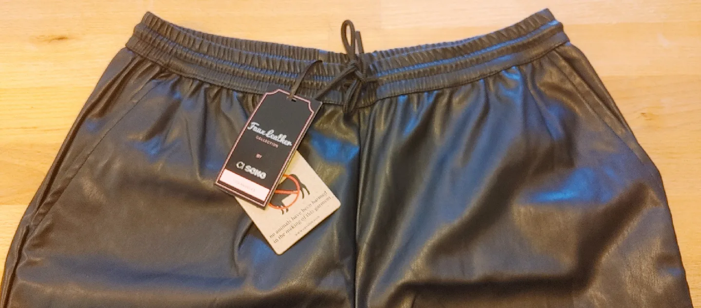 Ci Sono Black Vegan Leather Pants - Size XL image indicator(8)