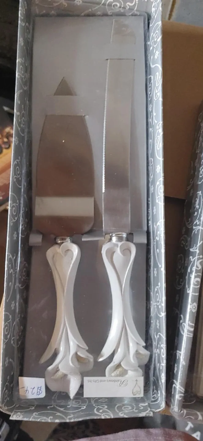 Wedding set with glasses, server, pen and pins