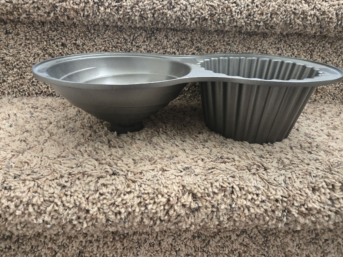 Wilton Giant Cupcake Pan - photo 2