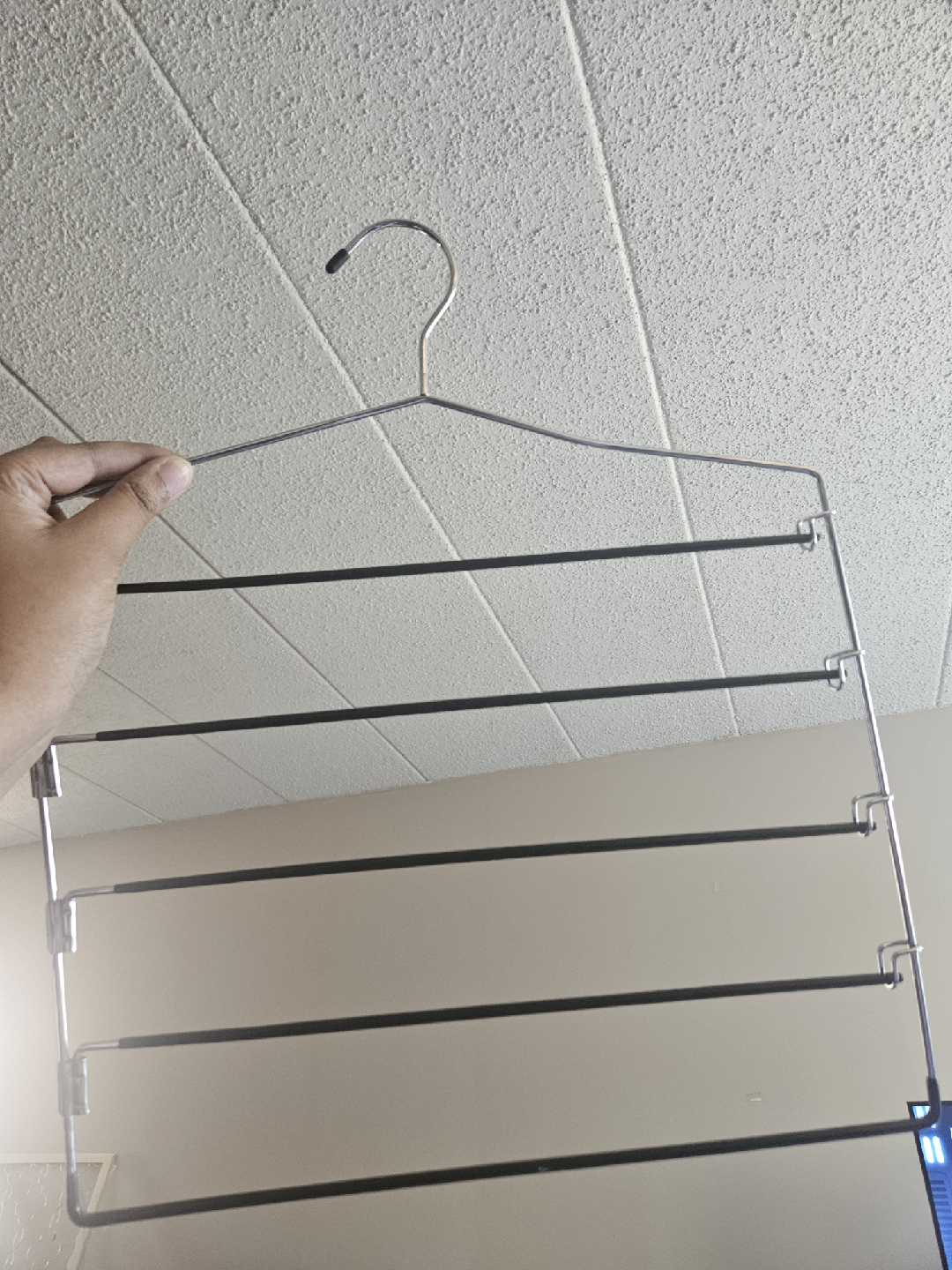 Free - Clothes Hangers - Variety - photo 2