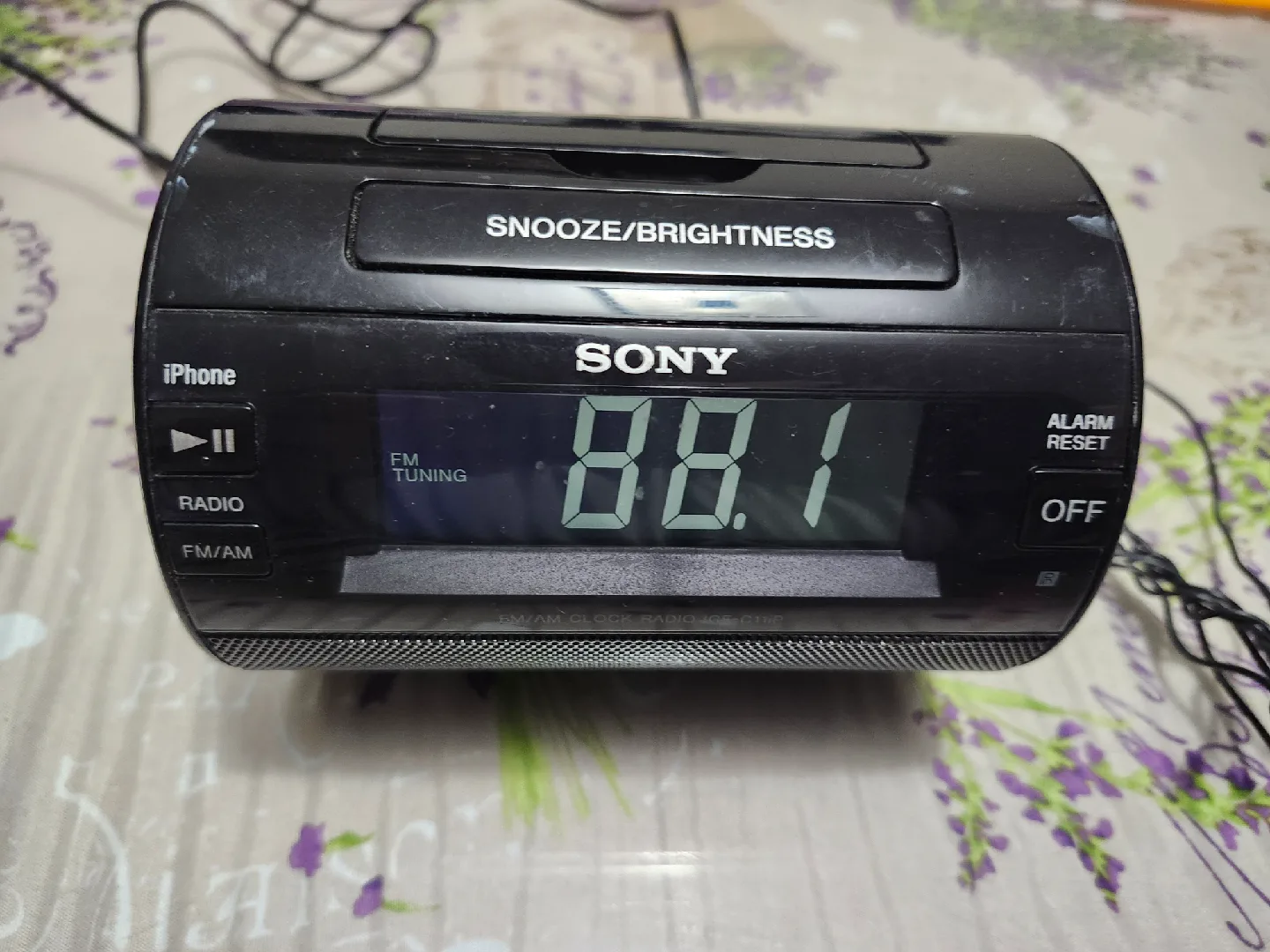 Sony ICF-C1iP FM/AM Clock Radio - Black image indicator(3)