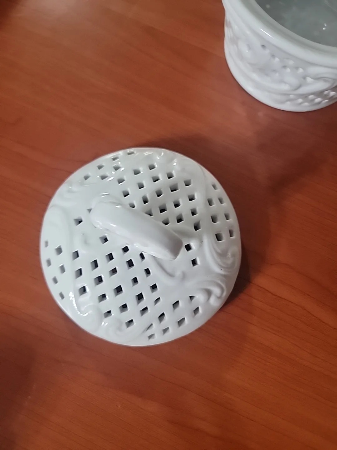 RR Treasures Porcelain Swan Covered Dish image indicator(3)