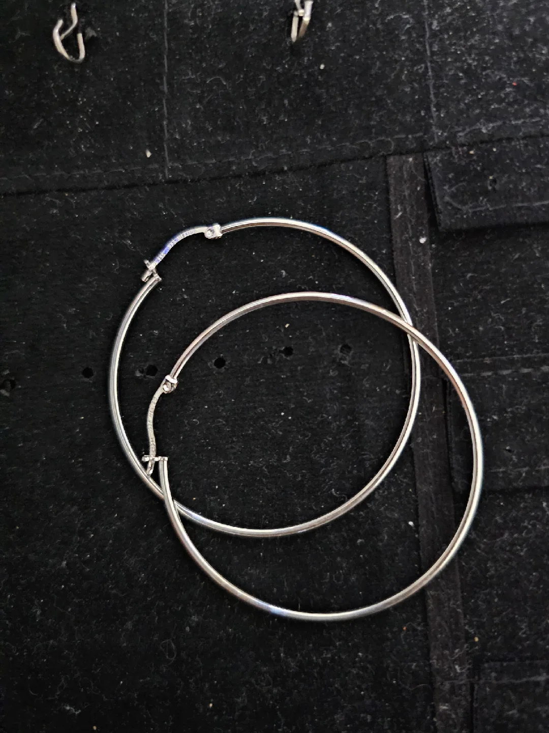 Silver Hoop Earrings image indicator(2)