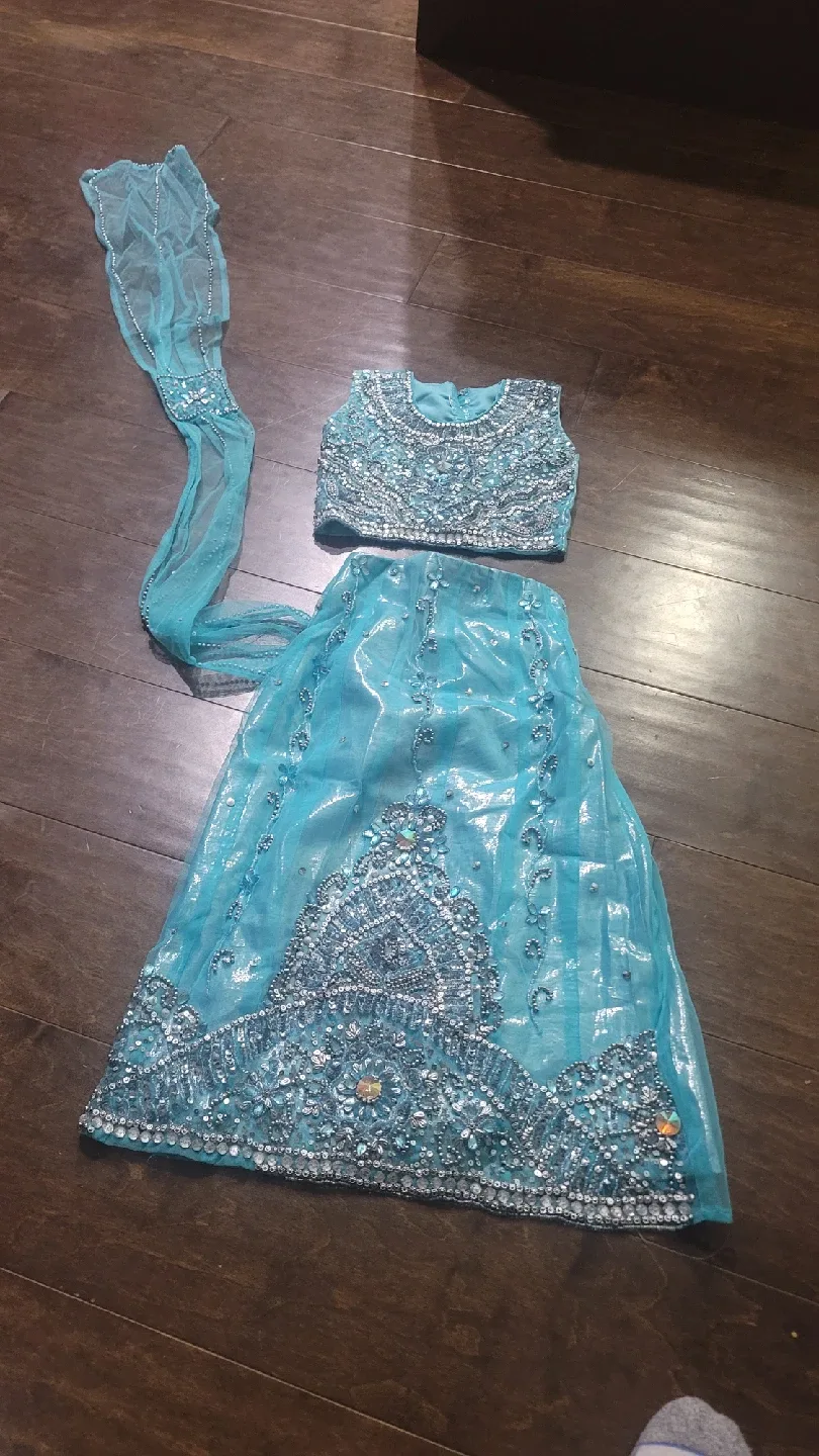 two pieces set size 5 years (like new)