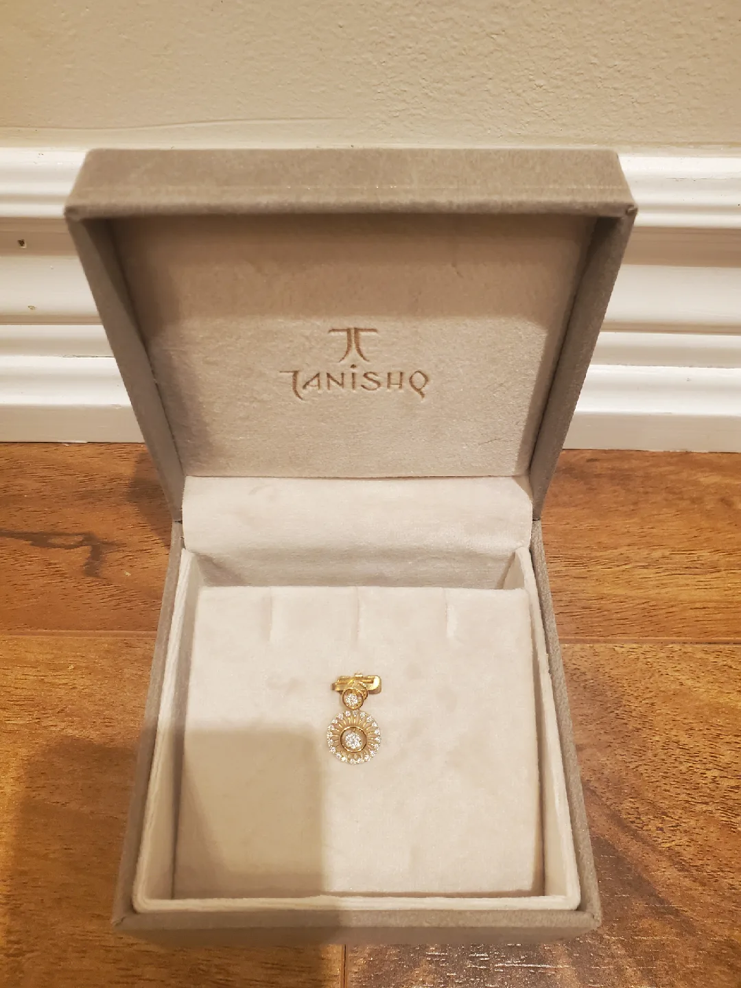 Tanishq Sparkling Treasures Pendant image indicator(2)