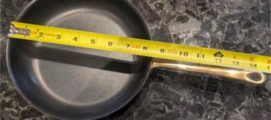 2 Vintage Copper Skillets with Brass Handles image indicator(5)