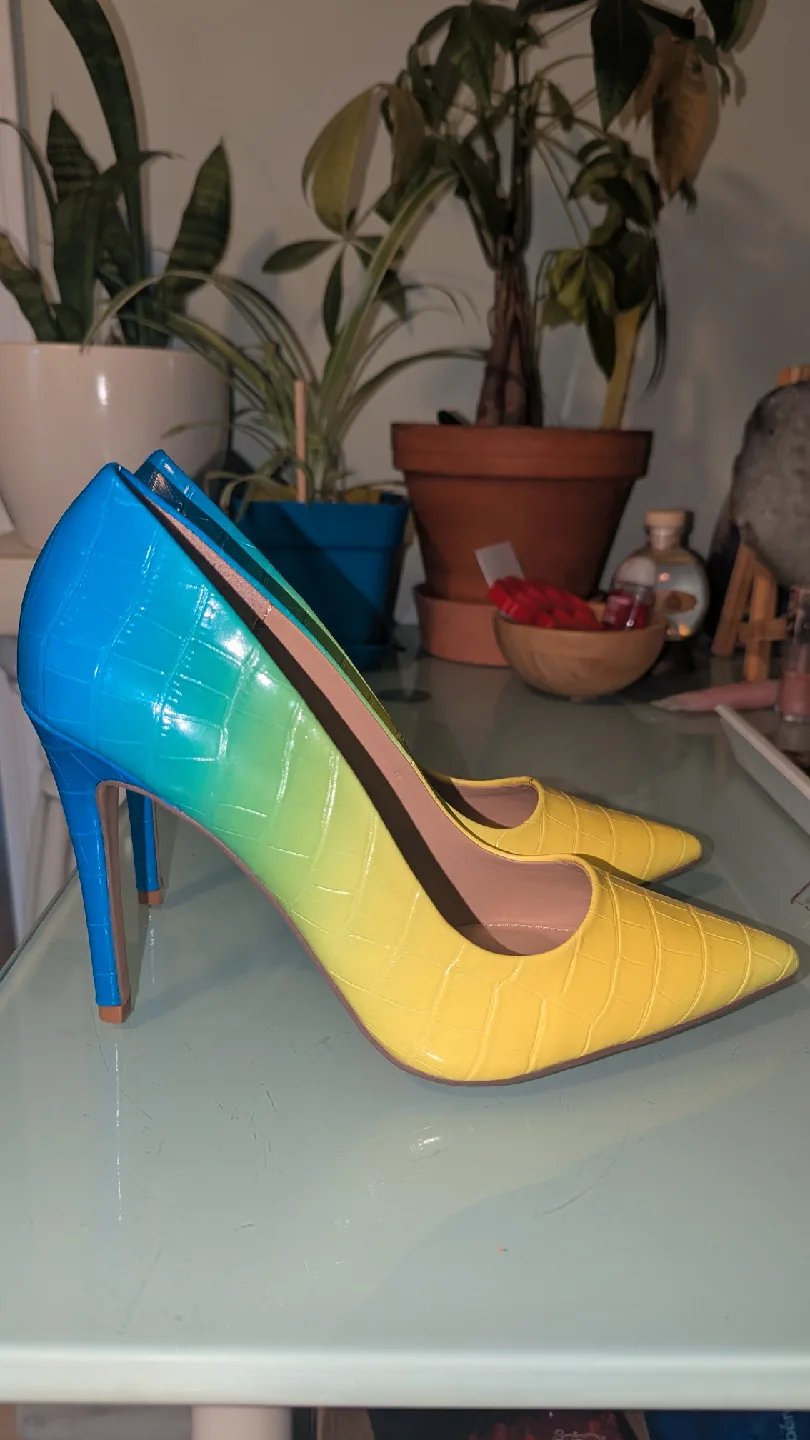 ShoeDazzle Heels - Size 9 - Blue/Yellow