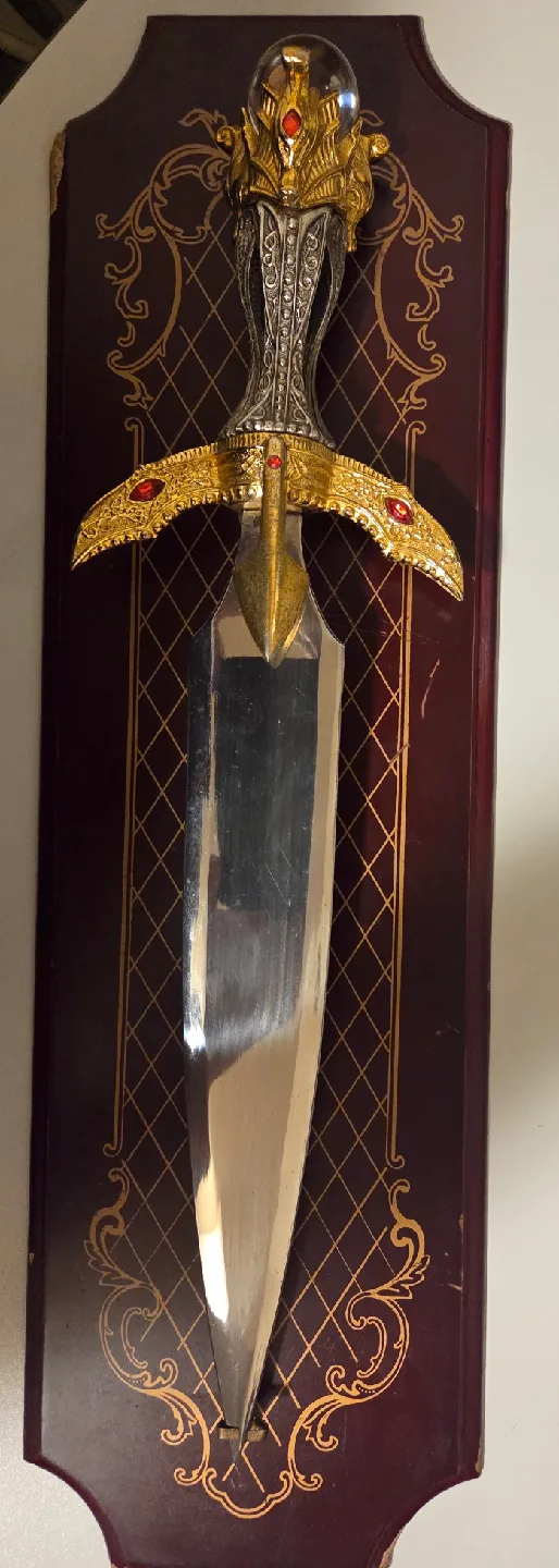 King Arthur's Decorative Dagger with Display Stand image indicator(2)