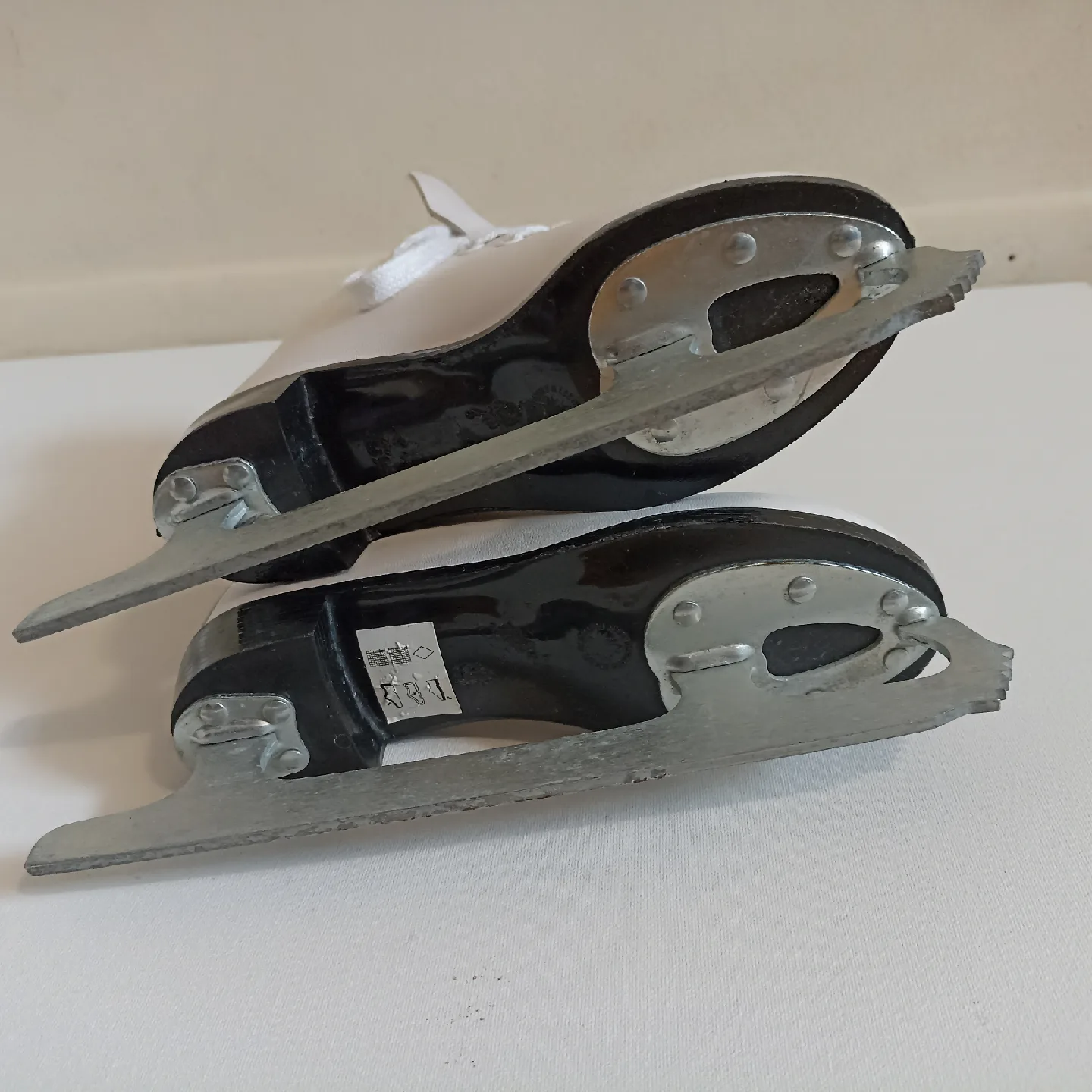 ‼️SALE‼️Lange Galaxy Ice Skates - Youth Size 1 image indicator(4)