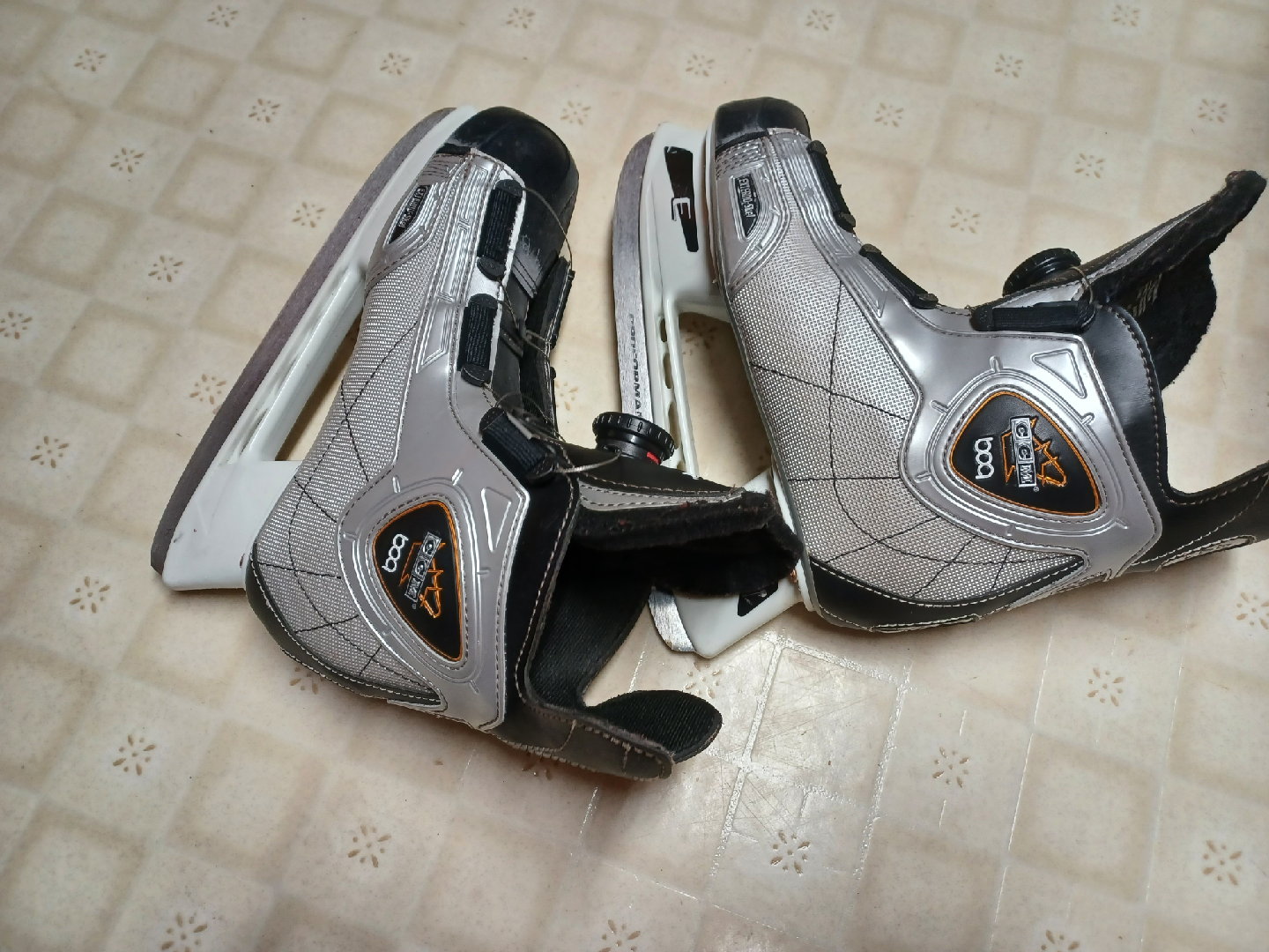 Youth CCM Ice Skates - Size 5 - photo 3