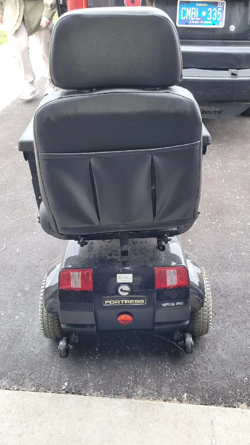 Fortress 1700 Series 3-Wheel Scooter image indicator(2)