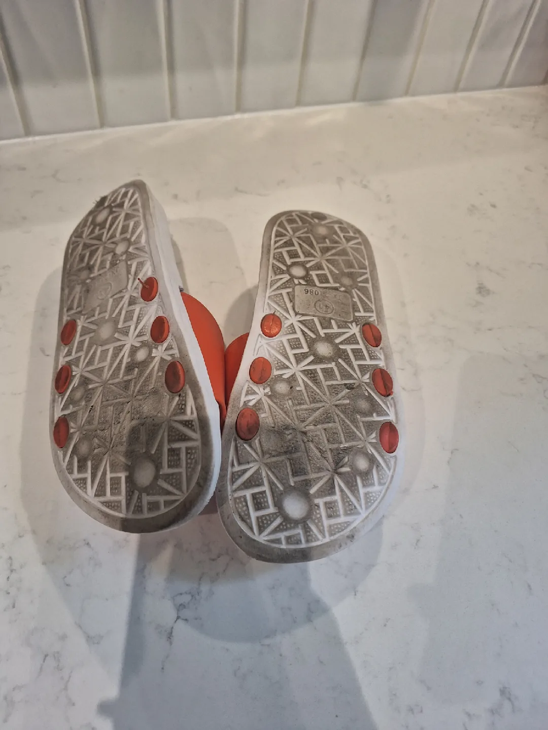 Canada Maple Leaf Slides - Size 9 image indicator(2)