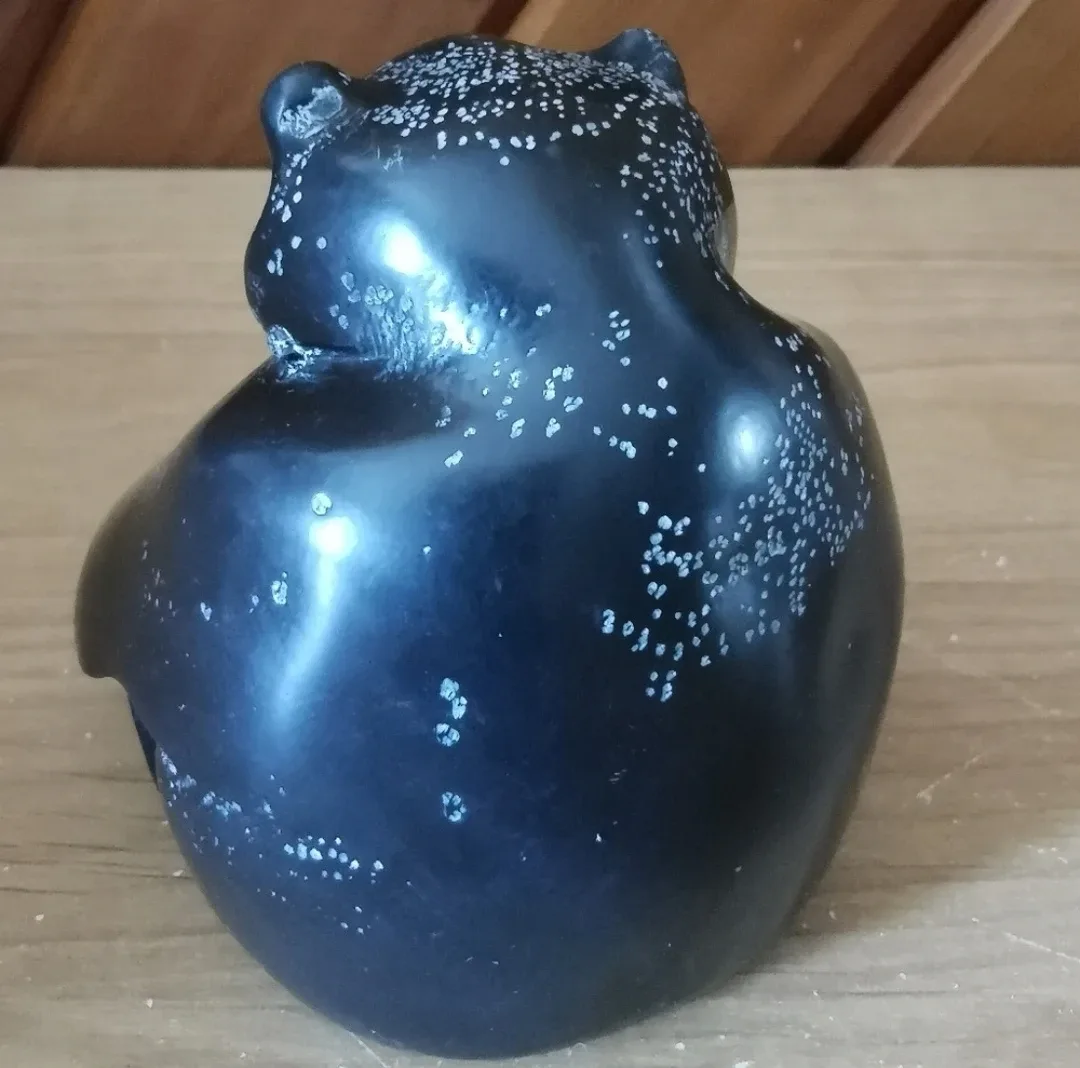 Handcrafted Pearlite Bear Figurine image indicator(4)