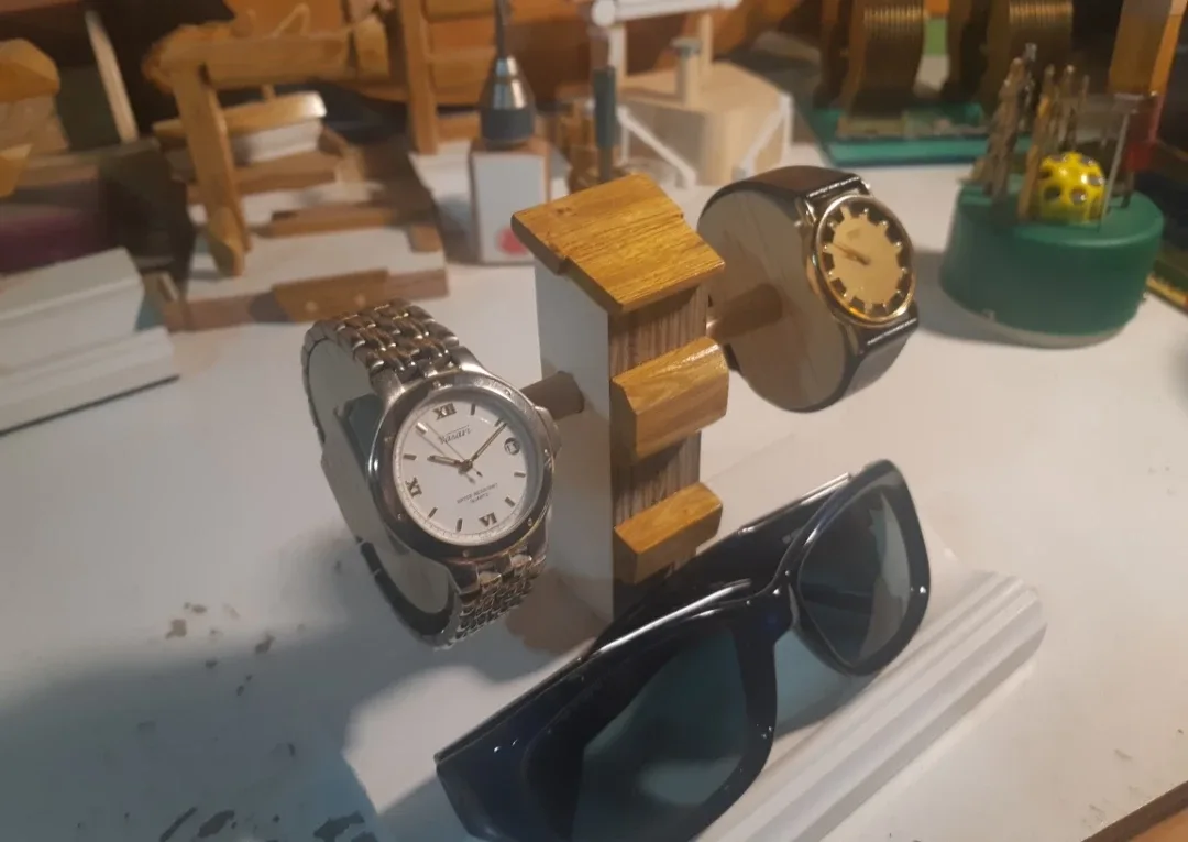 Handmade Wooden Watch/Sunglasses Display Stand image indicator(3)