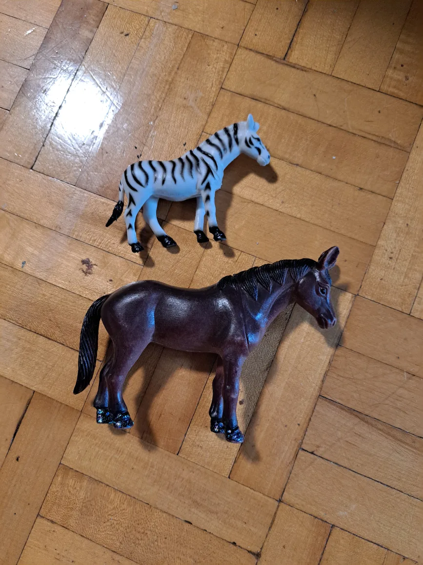 Horse Figurines Lot image indicator(4)