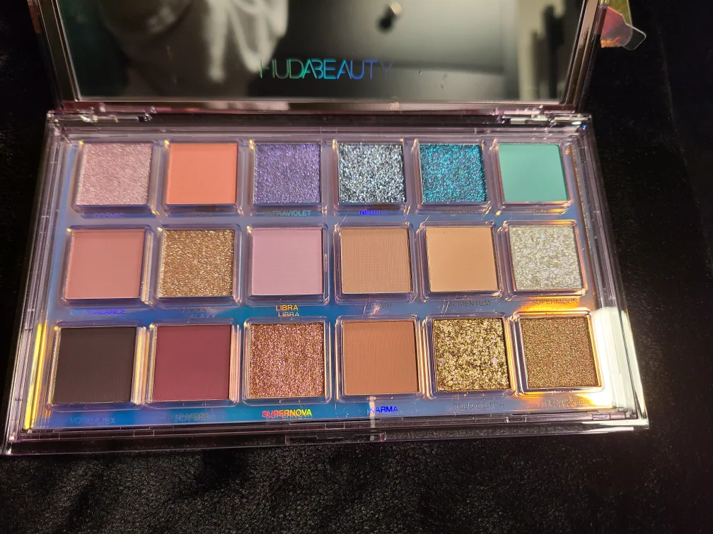 Huda Beauty Mercury Retrograde Eyeshadow Palette image indicator(2)