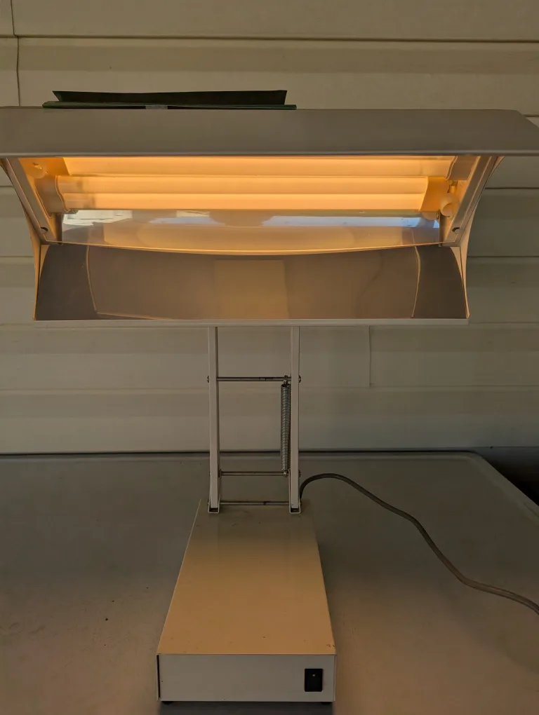 Northern Light Technologies SADelite Desk Lamp image indicator(2)