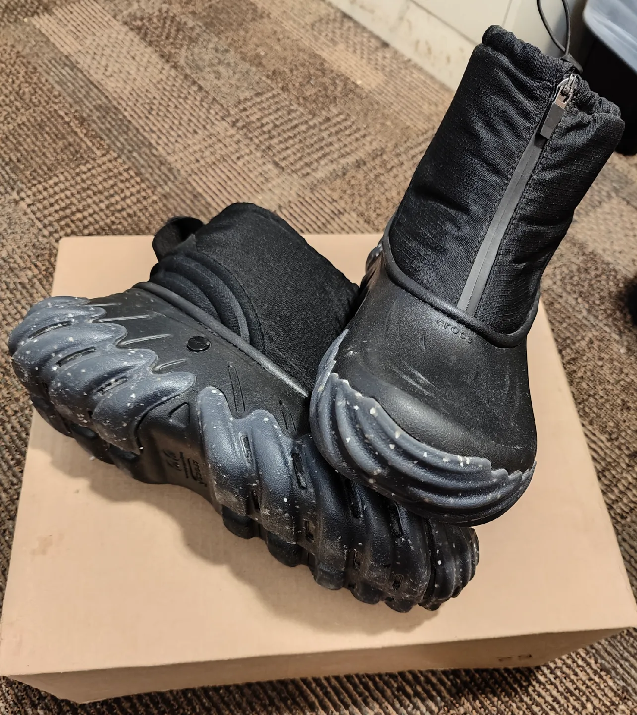 Winter Crocs image indicator(3)