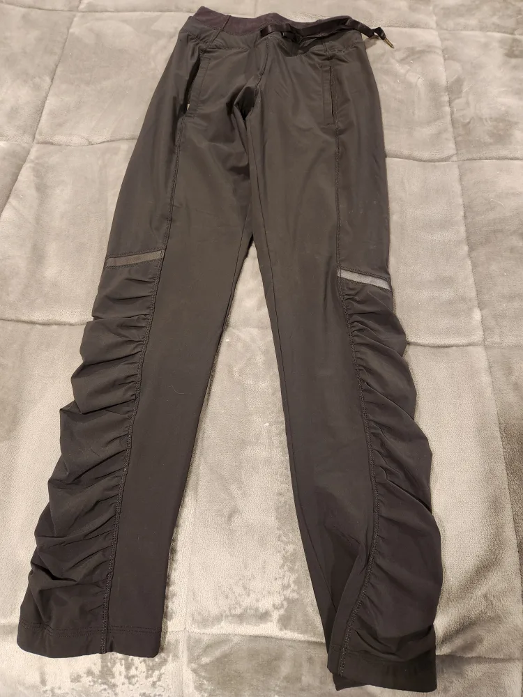 Lululemon Black Ruched Side Leggings thumbnail