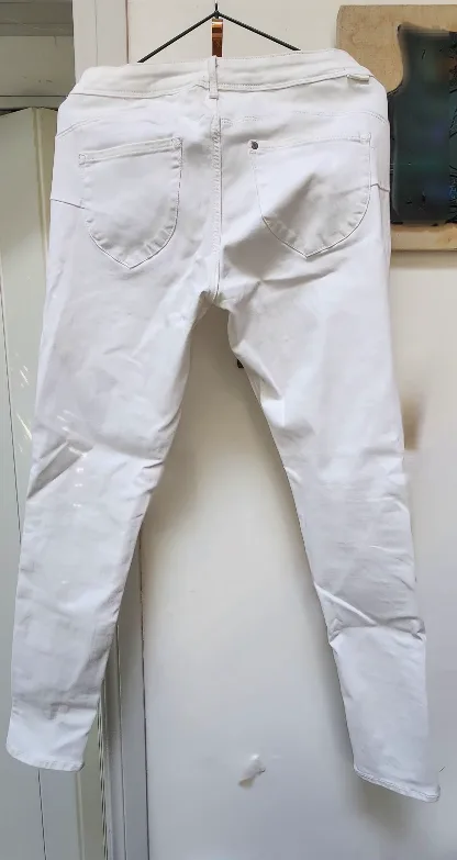 White pants image indicator(3)