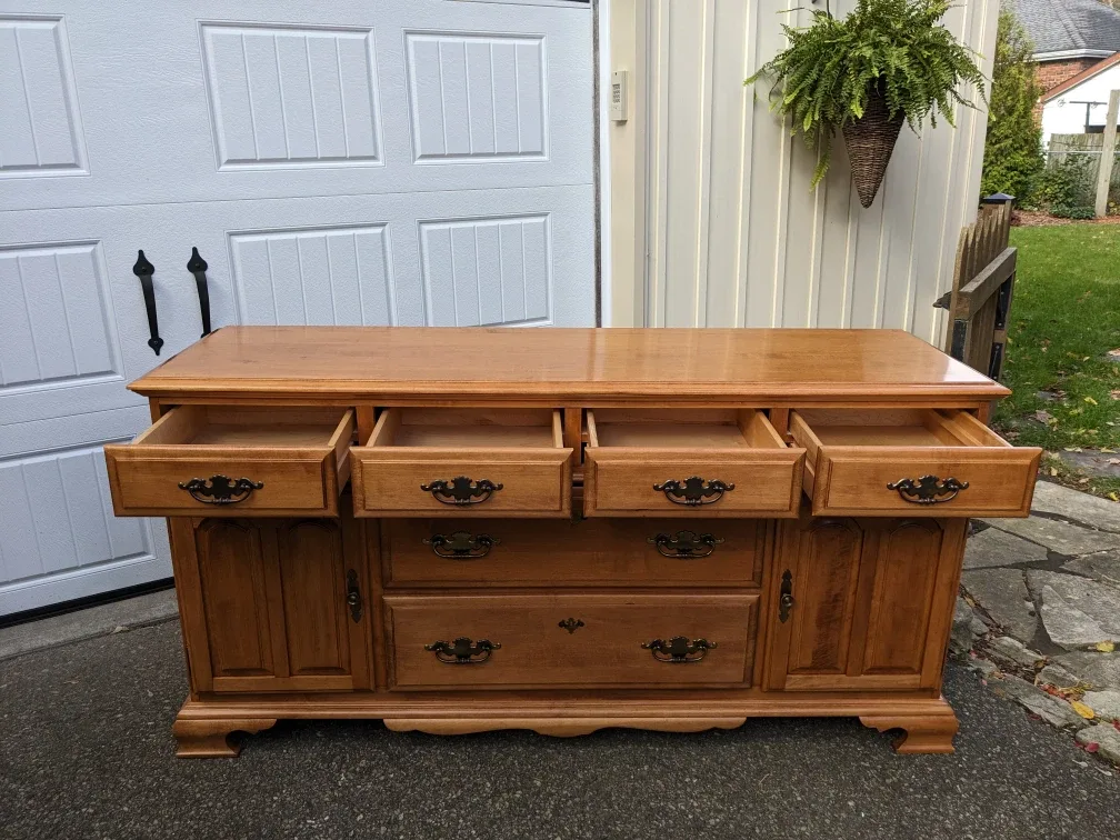 Roxton Dresser/Cabinet Combo in Solid Maple image indicator(8)