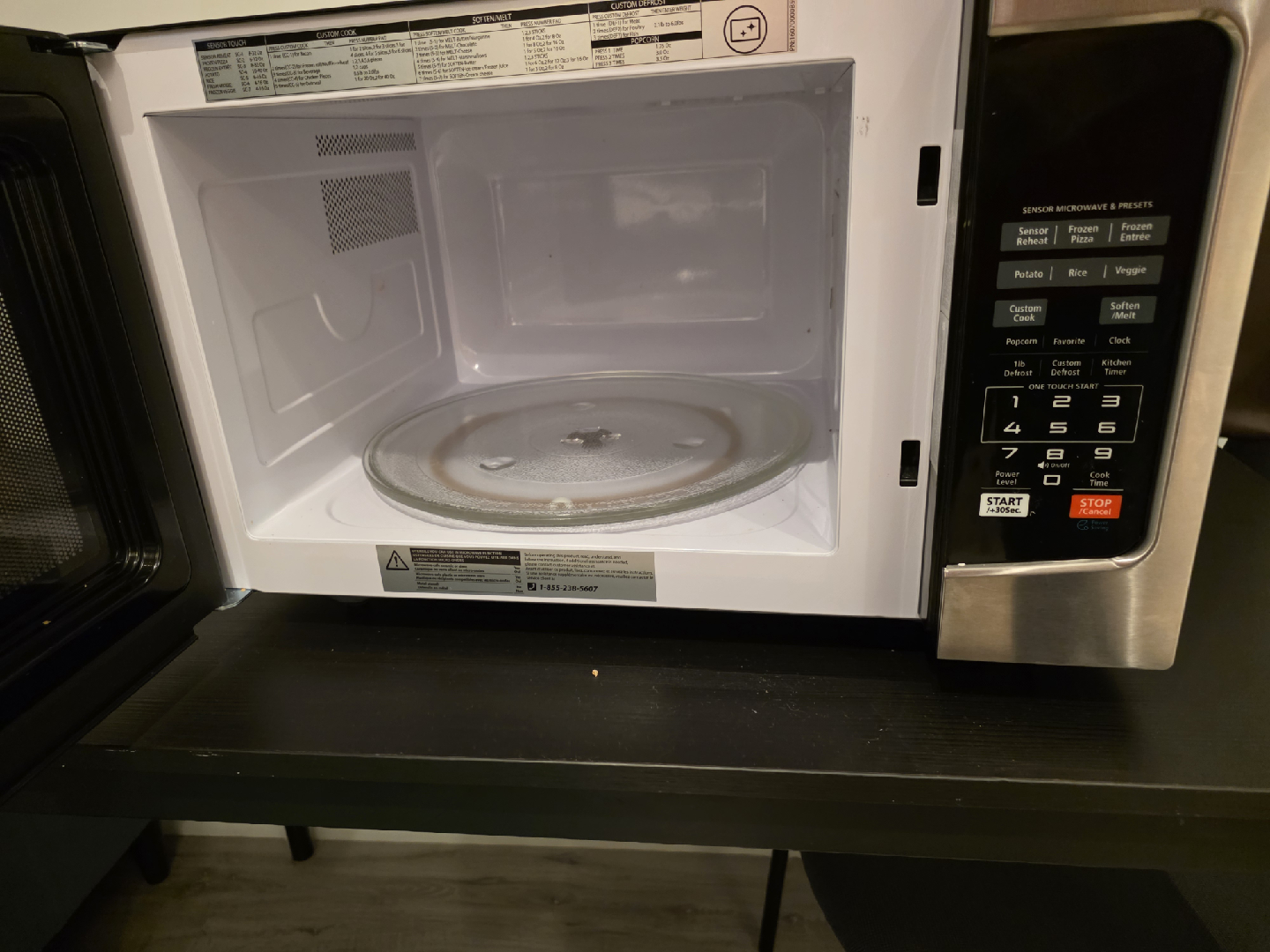 Toshiba Microwave Oven - photo 2