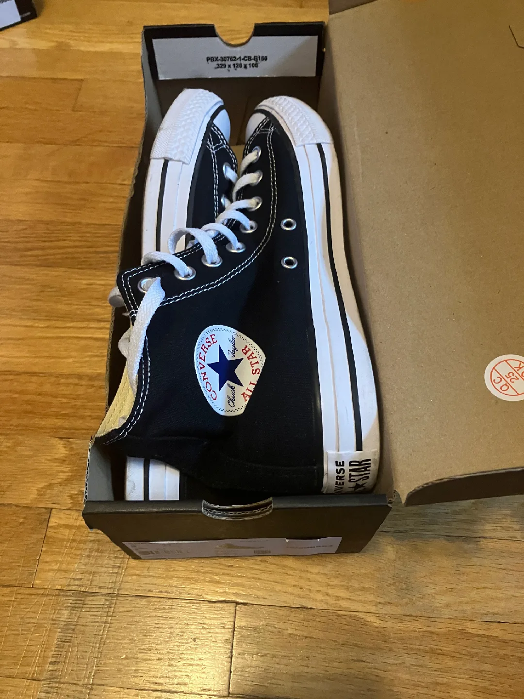 Converse Chuck Taylor All Star High Top - Size 9 image indicator(2)