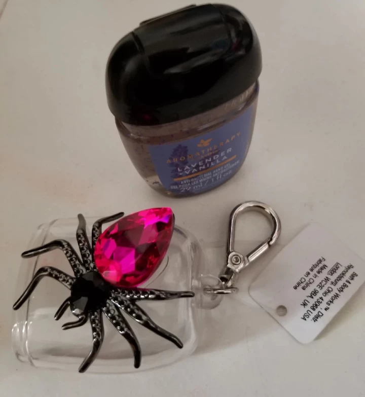 Halloween spider Holder + sanitizer 🥕