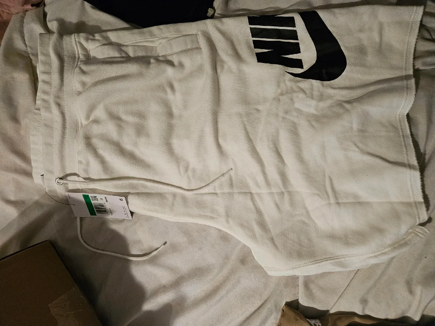 New Nike Standard Fit Above Knee Length Shorts image indicator(8)