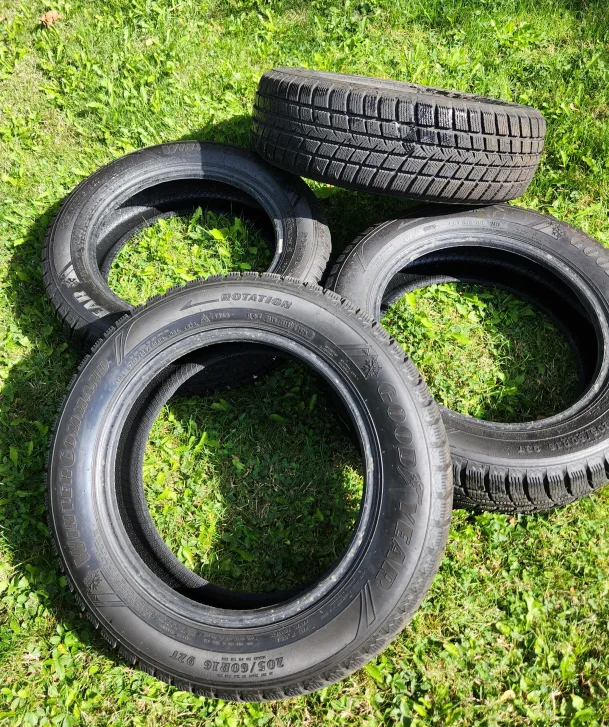 Goodyear WinterCommand Winter Tires - 205/60R16 thumbnail