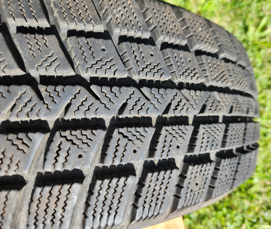 Goodyear WinterCommand Winter Tires - 205/60R16 - photo 2