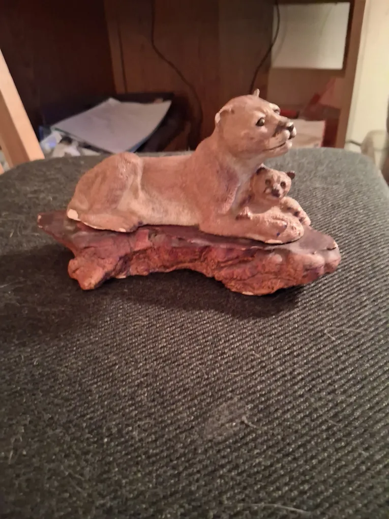 Lioness and Cub Figurine image indicator(2)