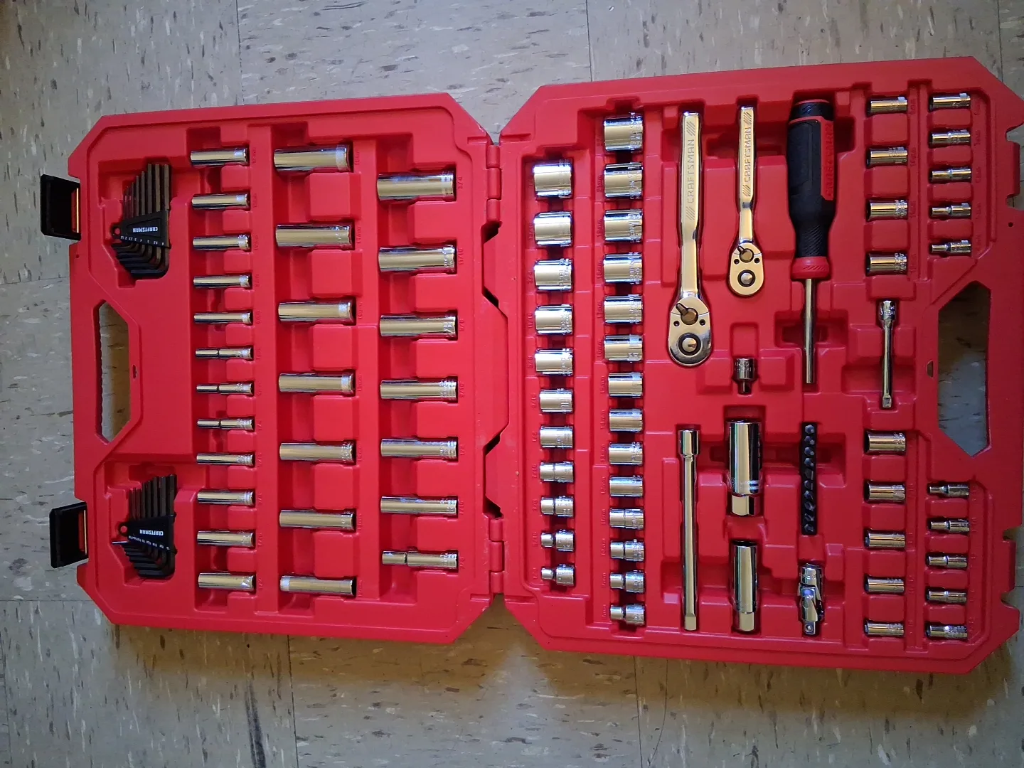 Craftsman 105-Piece Mechanics Tool Set image indicator(2)