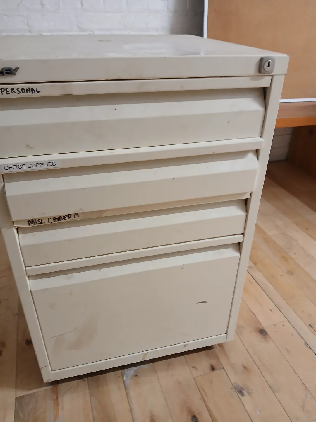 Bisley Personal 3-Drawer Filing Cabinet thumbnail
