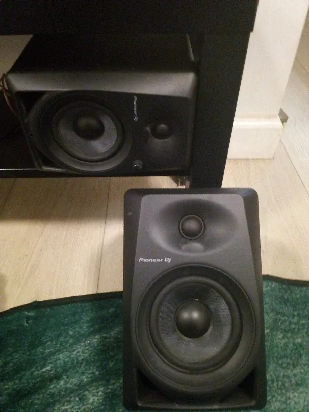 Pioneer DJ DM-40 Active Monitor Speakers